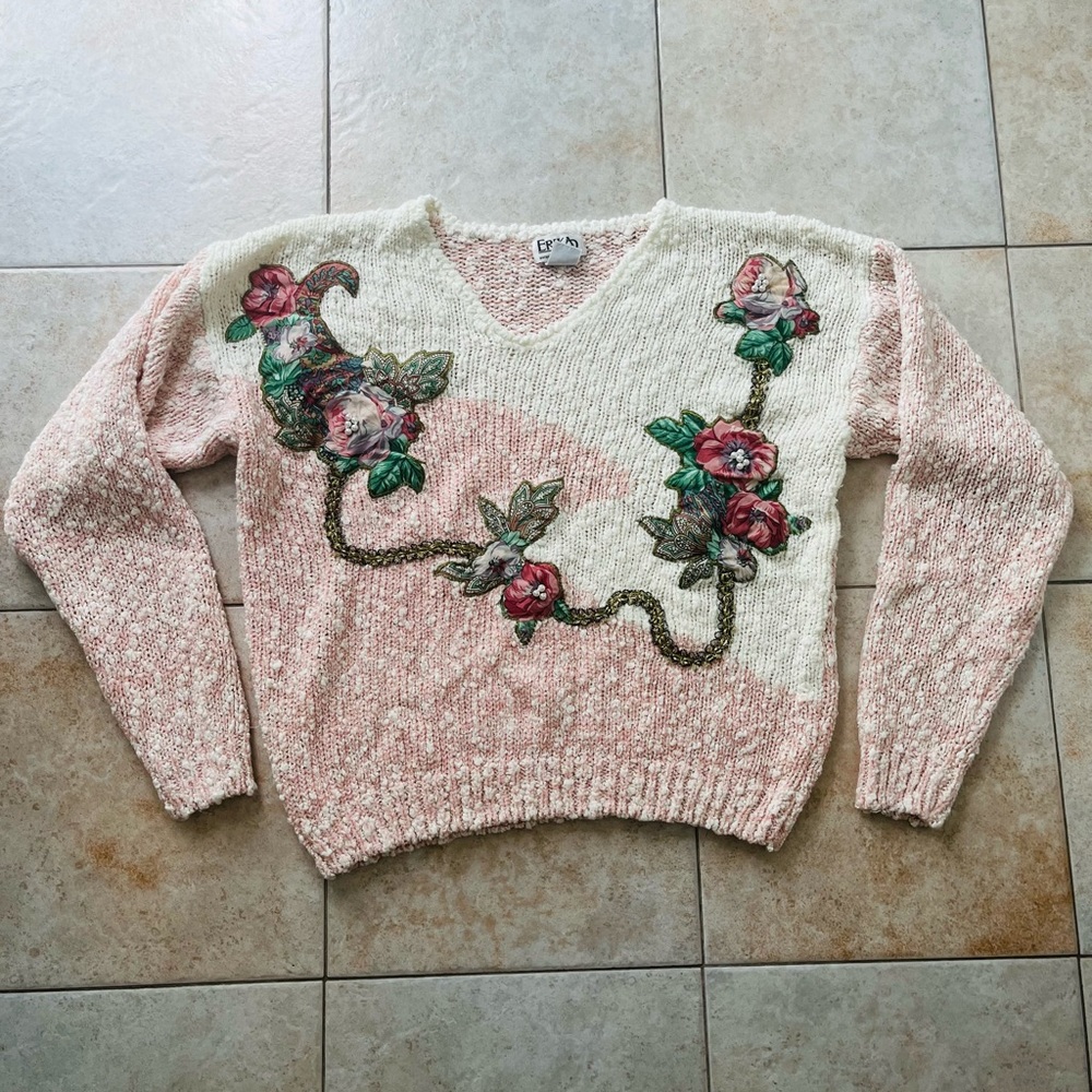 Vintage Erika Floral Paisley Print Decorative Embroidered Large V-neck Sweater